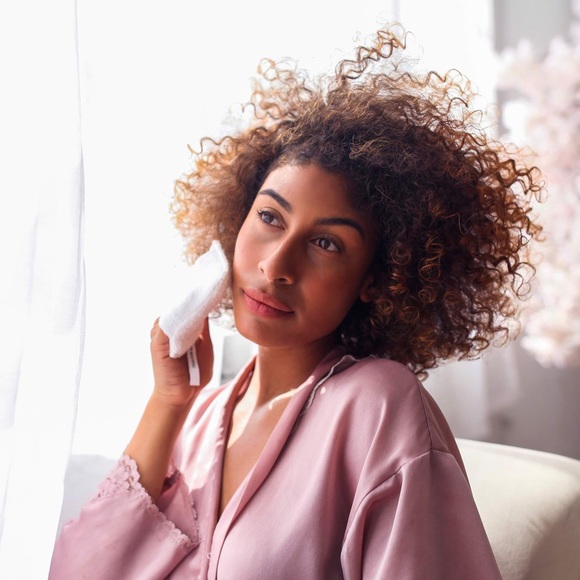 Daily Concepts Facial Mini Scrubber - Picture 2 of 7